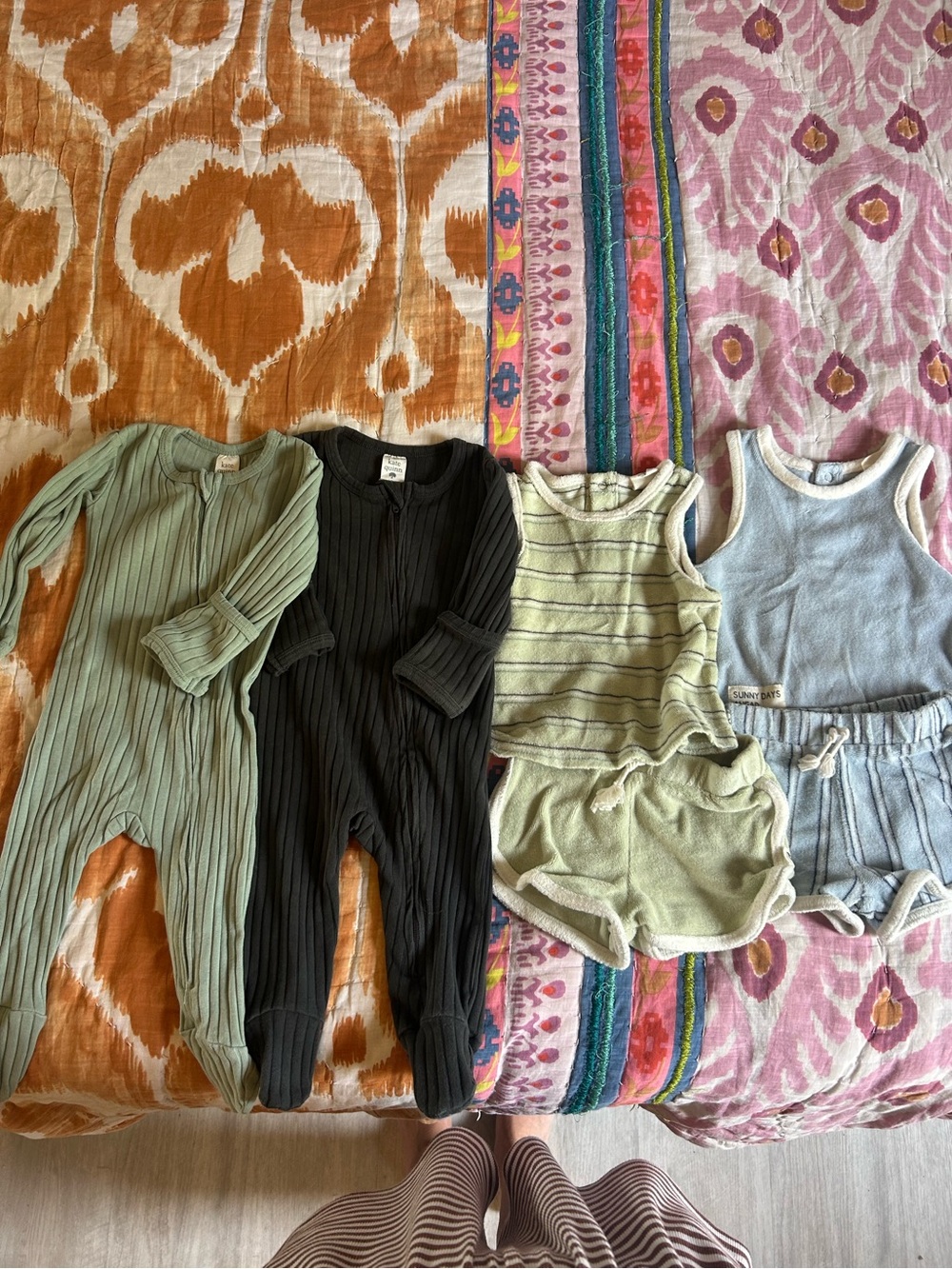 6-9 mo organic cotton bundle lot set- 2 sleepers, 2 matching sets